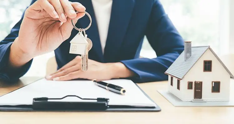 Real Estate Math Made Easy: Essential Formulas and Calculations for Property Professionals